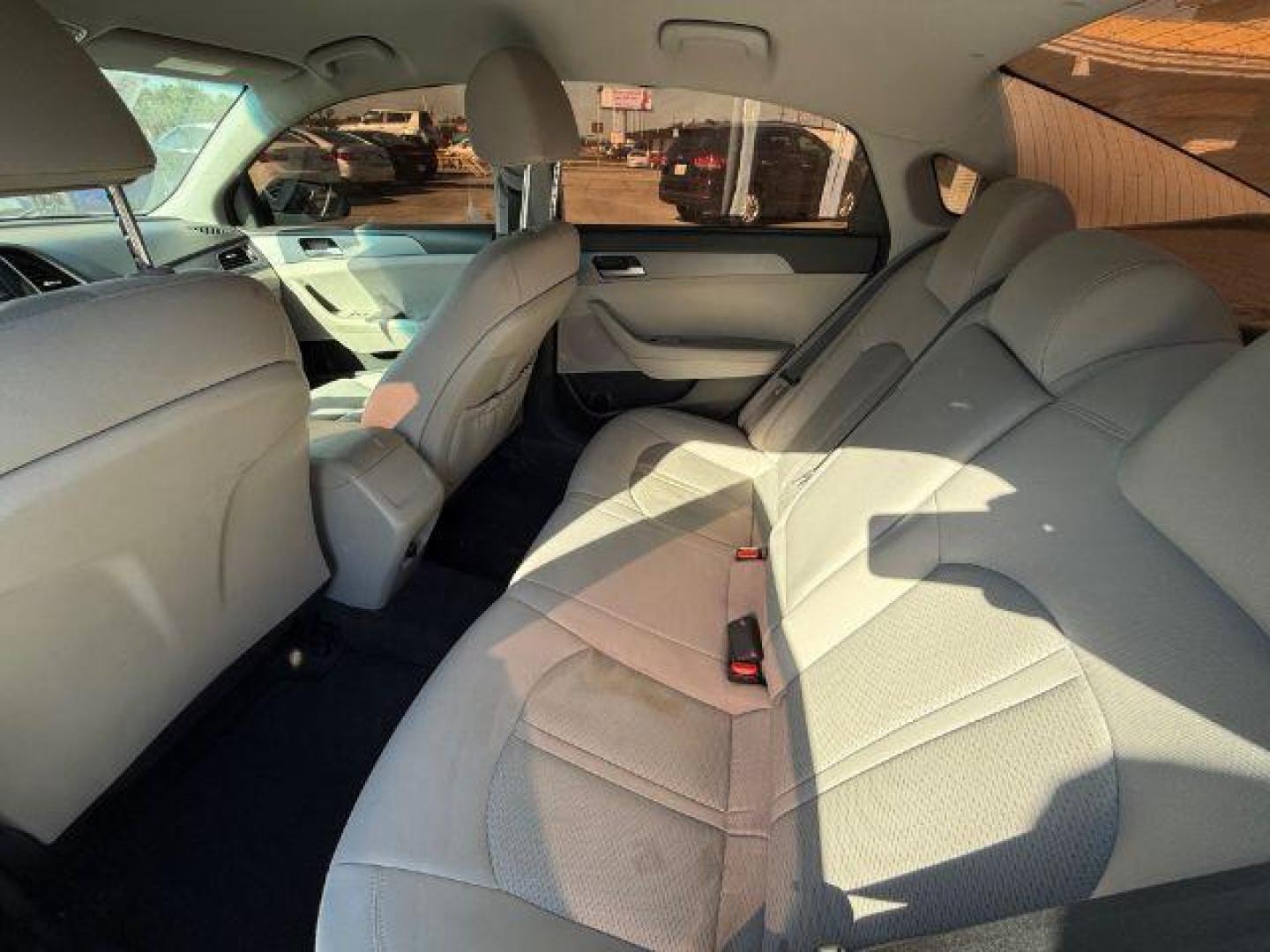 2018 SILVER Hyundai Sonata SE (5NPE24AF8JH) with an 2.4L L4 DOHC 16V engine, 7-Speed Automatic transmission, located at 2715 W Pioneer Pkwy, Arlington, TX, 76013, (817) 265-9009, 32.710262, -97.153236 - Photo#12