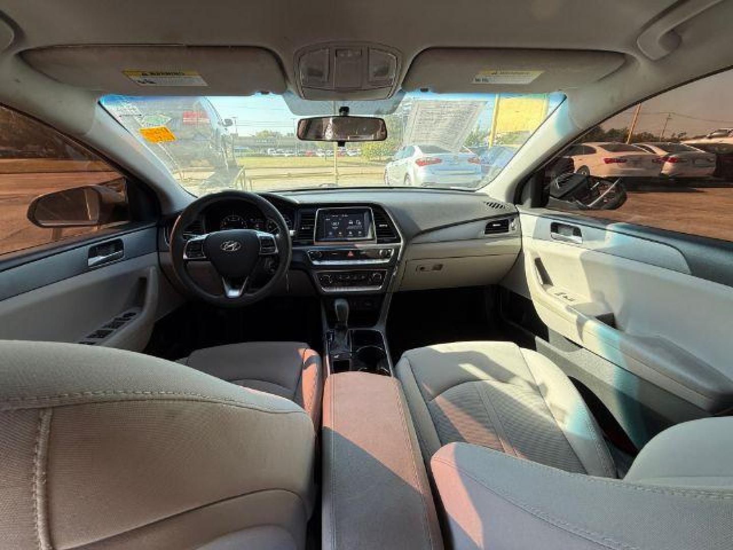 2018 SILVER Hyundai Sonata SE (5NPE24AF8JH) with an 2.4L L4 DOHC 16V engine, 7-Speed Automatic transmission, located at 2715 W Pioneer Pkwy, Arlington, TX, 76013, (817) 265-9009, 32.710262, -97.153236 - Photo#13