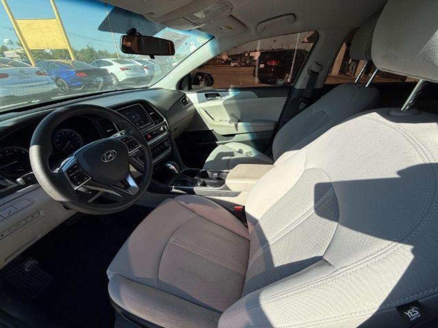 2018 SILVER Hyundai Sonata SE (5NPE24AF8JH) with an 2.4L L4 DOHC 16V engine, 7-Speed Automatic transmission, located at 2715 W Pioneer Pkwy, Arlington, TX, 76013, (817) 265-9009, 32.710262, -97.153236 - Photo#14