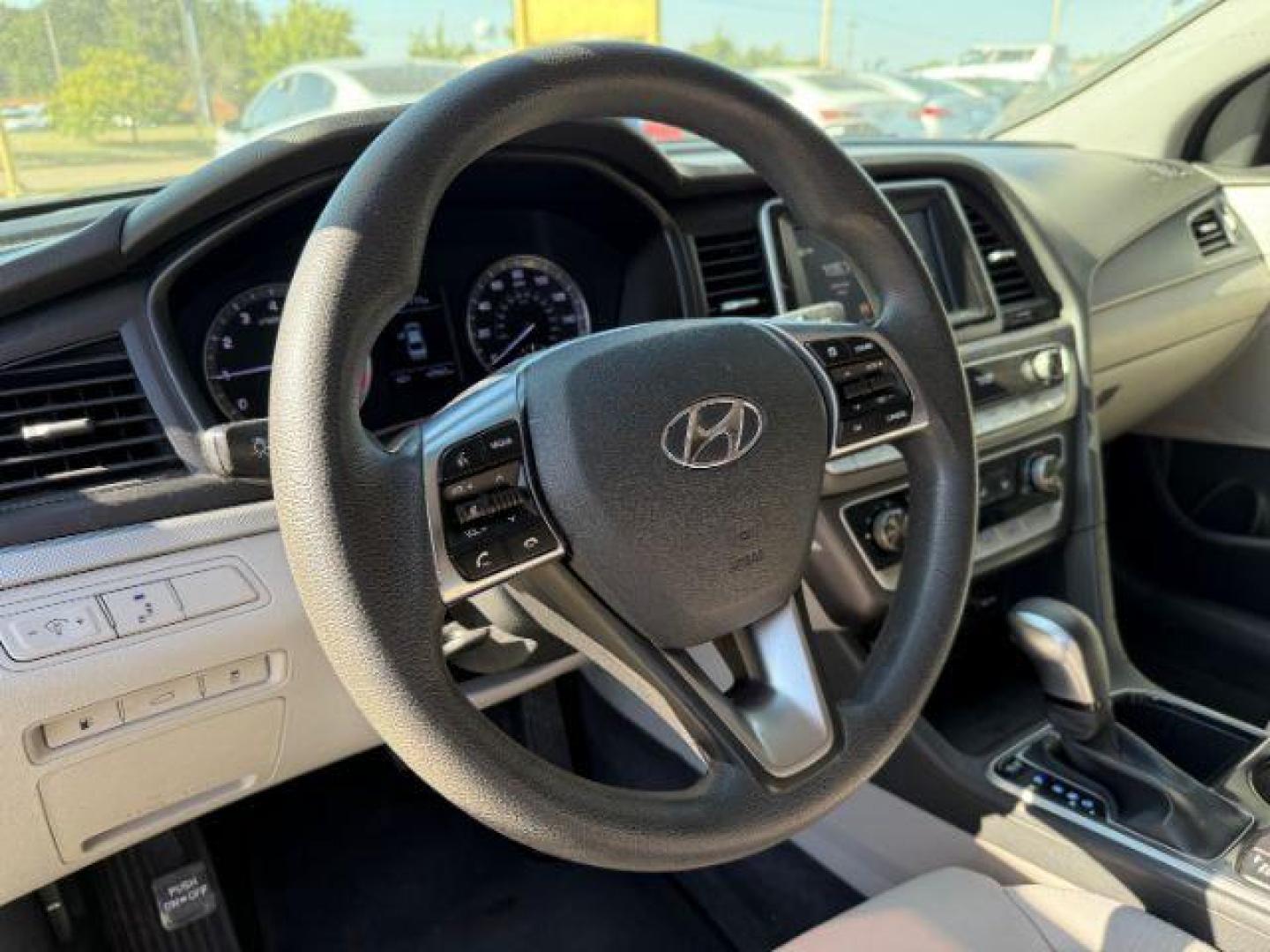 2018 SILVER Hyundai Sonata SE (5NPE24AF8JH) with an 2.4L L4 DOHC 16V engine, 7-Speed Automatic transmission, located at 2715 W Pioneer Pkwy, Arlington, TX, 76013, (817) 265-9009, 32.710262, -97.153236 - Photo#15