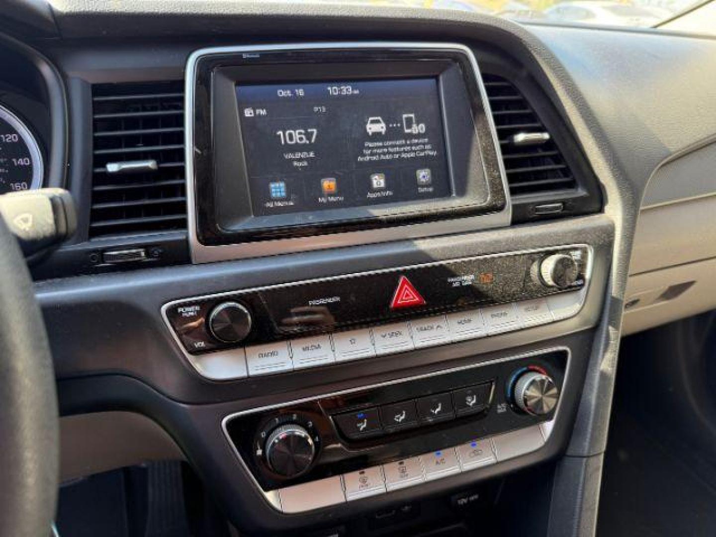2018 SILVER Hyundai Sonata SE (5NPE24AF8JH) with an 2.4L L4 DOHC 16V engine, 7-Speed Automatic transmission, located at 2715 W Pioneer Pkwy, Arlington, TX, 76013, (817) 265-9009, 32.710262, -97.153236 - Photo#17