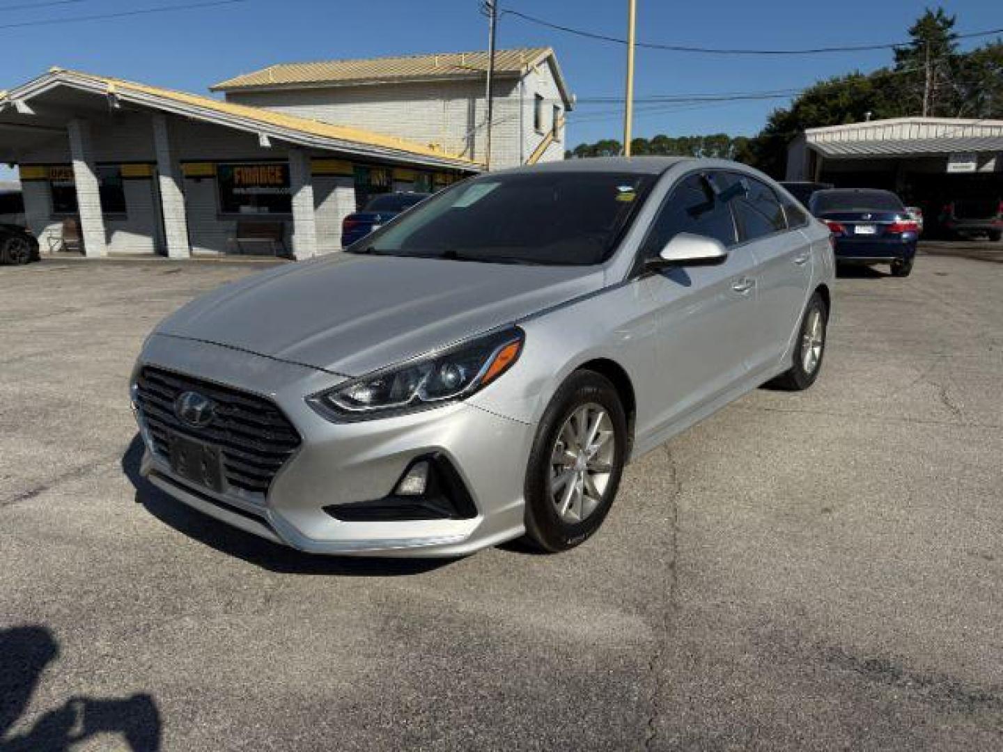 2018 SILVER Hyundai Sonata SE (5NPE24AF8JH) with an 2.4L L4 DOHC 16V engine, 7-Speed Automatic transmission, located at 2715 W Pioneer Pkwy, Arlington, TX, 76013, (817) 265-9009, 32.710262, -97.153236 - Photo#3