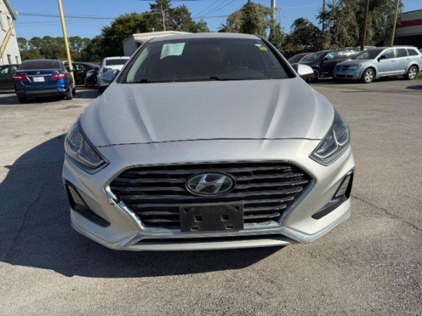 2018 SILVER Hyundai Sonata SE (5NPE24AF8JH) with an 2.4L L4 DOHC 16V engine, 7-Speed Automatic transmission, located at 2715 W Pioneer Pkwy, Arlington, TX, 76013, (817) 265-9009, 32.710262, -97.153236 - Photo#4