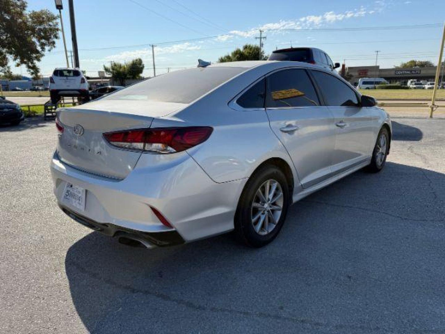 2018 SILVER Hyundai Sonata SE (5NPE24AF8JH) with an 2.4L L4 DOHC 16V engine, 7-Speed Automatic transmission, located at 2715 W Pioneer Pkwy, Arlington, TX, 76013, (817) 265-9009, 32.710262, -97.153236 - Photo#7