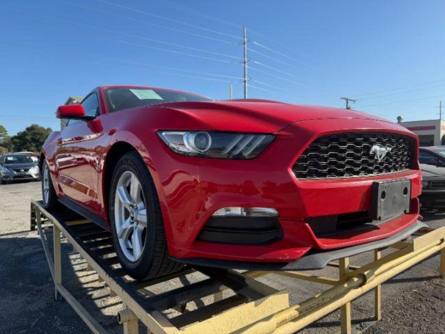 2015 RED Ford Mustang V6 Coupe (1FA6P8AM2F5) with an 3.7L V6 DOHC 24V engine, located at 2715 W Pioneer Pkwy, Arlington, TX, 76013, (817) 265-9009, 32.710262, -97.153236 - Photo#4