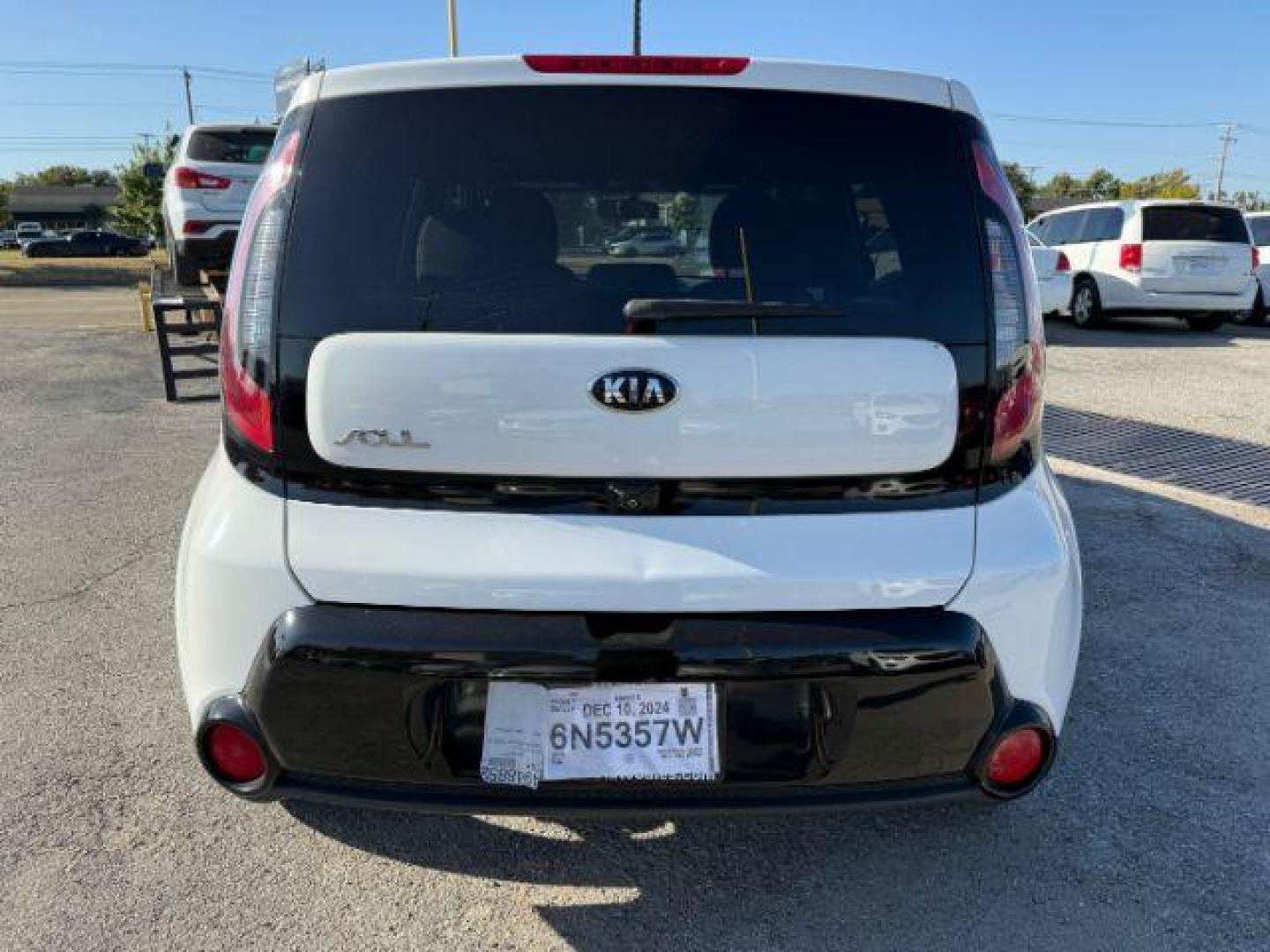 2016 WHITE Kia Soul + (KNDJP3A55G7) with an 2.0L L4 DOHC 16V engine, 6-Speed Automatic transmission, located at 2715 W Pioneer Pkwy, Arlington, TX, 76013, (817) 265-9009, 32.710262, -97.153236 - Photo#8