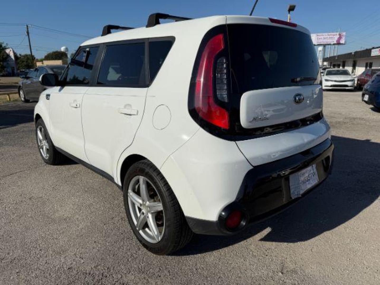2016 WHITE Kia Soul + (KNDJP3A55G7) with an 2.0L L4 DOHC 16V engine, 6-Speed Automatic transmission, located at 2715 W Pioneer Pkwy, Arlington, TX, 76013, (817) 265-9009, 32.710262, -97.153236 - Photo#9