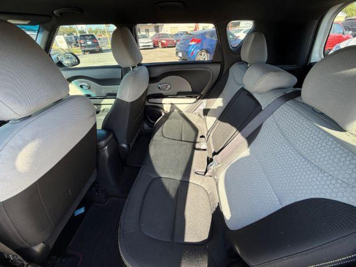 2016 WHITE Kia Soul + (KNDJP3A55G7) with an 2.0L L4 DOHC 16V engine, 6-Speed Automatic transmission, located at 2715 W Pioneer Pkwy, Arlington, TX, 76013, (817) 265-9009, 32.710262, -97.153236 - Photo#12