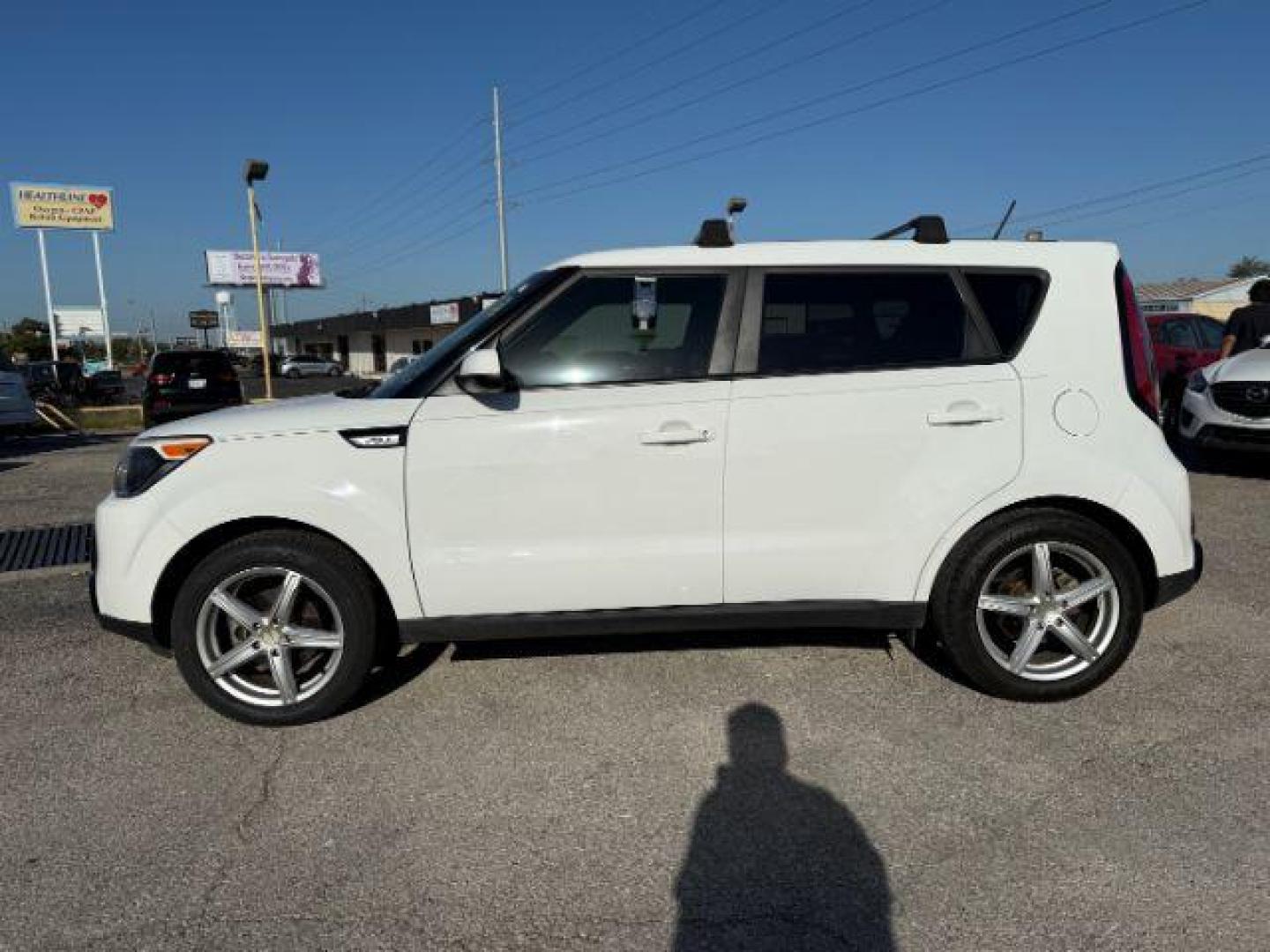 2016 WHITE Kia Soul + (KNDJP3A55G7) with an 2.0L L4 DOHC 16V engine, 6-Speed Automatic transmission, located at 2715 W Pioneer Pkwy, Arlington, TX, 76013, (817) 265-9009, 32.710262, -97.153236 - Photo#2