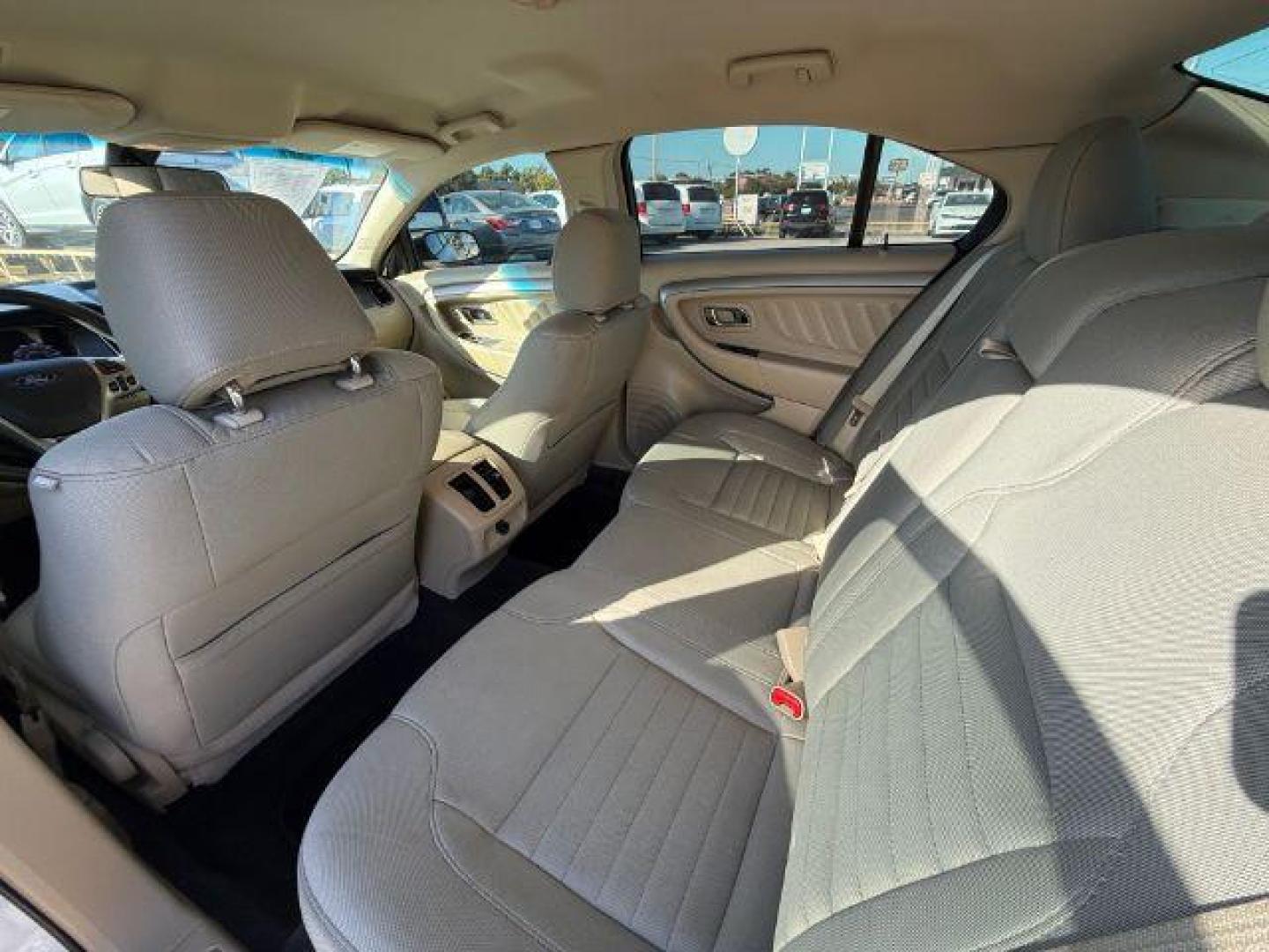 2016 WHITE Ford Taurus SE FWD (1FAHP2D88GG) with an 3.5L V6 DOHC 24V engine, 6-Speed Automatic transmission, located at 2715 W Pioneer Pkwy, Arlington, TX, 76013, (817) 265-9009, 32.710262, -97.153236 - Photo#12