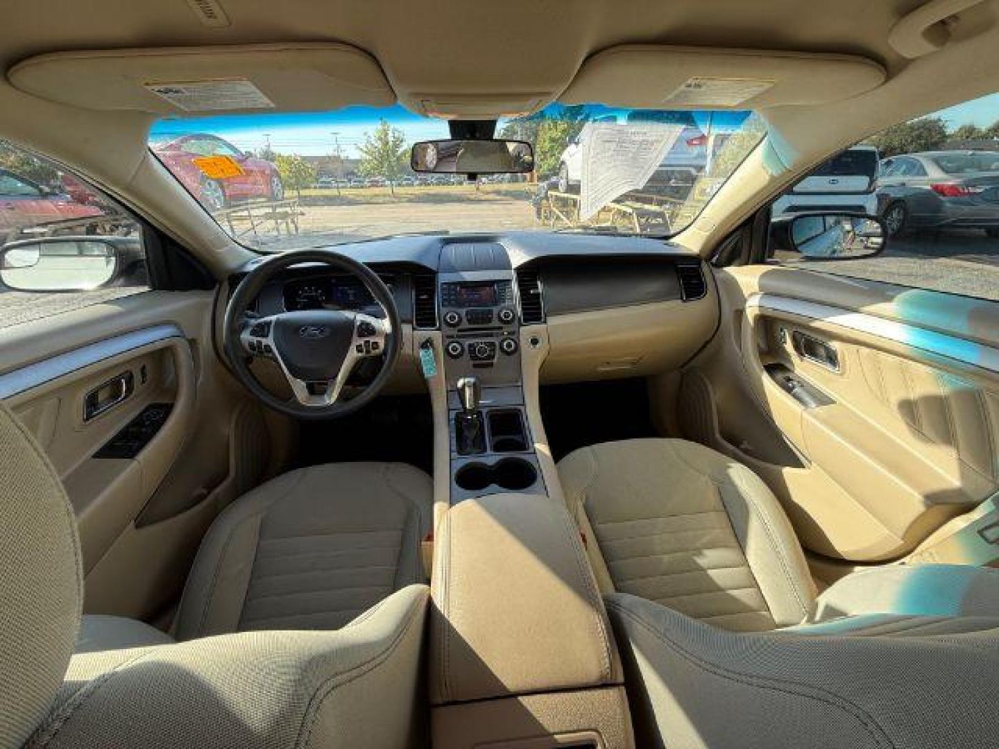 2016 WHITE Ford Taurus SE FWD (1FAHP2D88GG) with an 3.5L V6 DOHC 24V engine, 6-Speed Automatic transmission, located at 2715 W Pioneer Pkwy, Arlington, TX, 76013, (817) 265-9009, 32.710262, -97.153236 - Photo#13