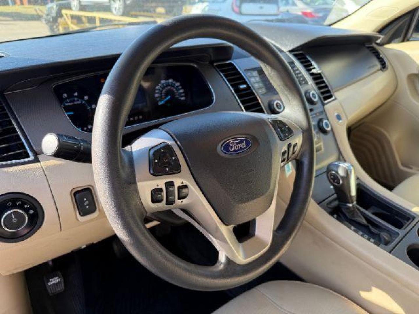 2016 WHITE Ford Taurus SE FWD (1FAHP2D88GG) with an 3.5L V6 DOHC 24V engine, 6-Speed Automatic transmission, located at 2715 W Pioneer Pkwy, Arlington, TX, 76013, (817) 265-9009, 32.710262, -97.153236 - Photo#15