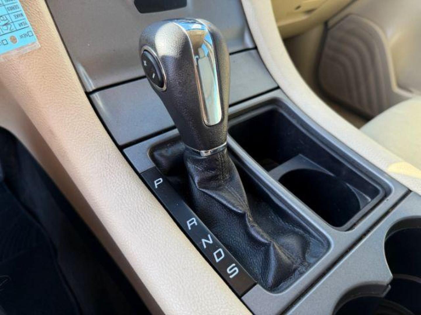 2016 WHITE Ford Taurus SE FWD (1FAHP2D88GG) with an 3.5L V6 DOHC 24V engine, 6-Speed Automatic transmission, located at 2715 W Pioneer Pkwy, Arlington, TX, 76013, (817) 265-9009, 32.710262, -97.153236 - Photo#16