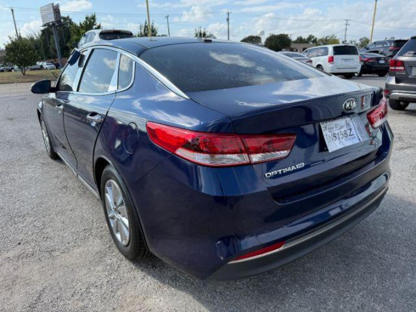 2017 BLUE Kia Optima LX (5XXGT4L33HG) with an 2.4L L4 DOHC 16V engine, 6-Speed Automatic transmission, located at 2715 W Pioneer Pkwy, Arlington, TX, 76013, (817) 265-9009, 32.710262, -97.153236 - Photo#8