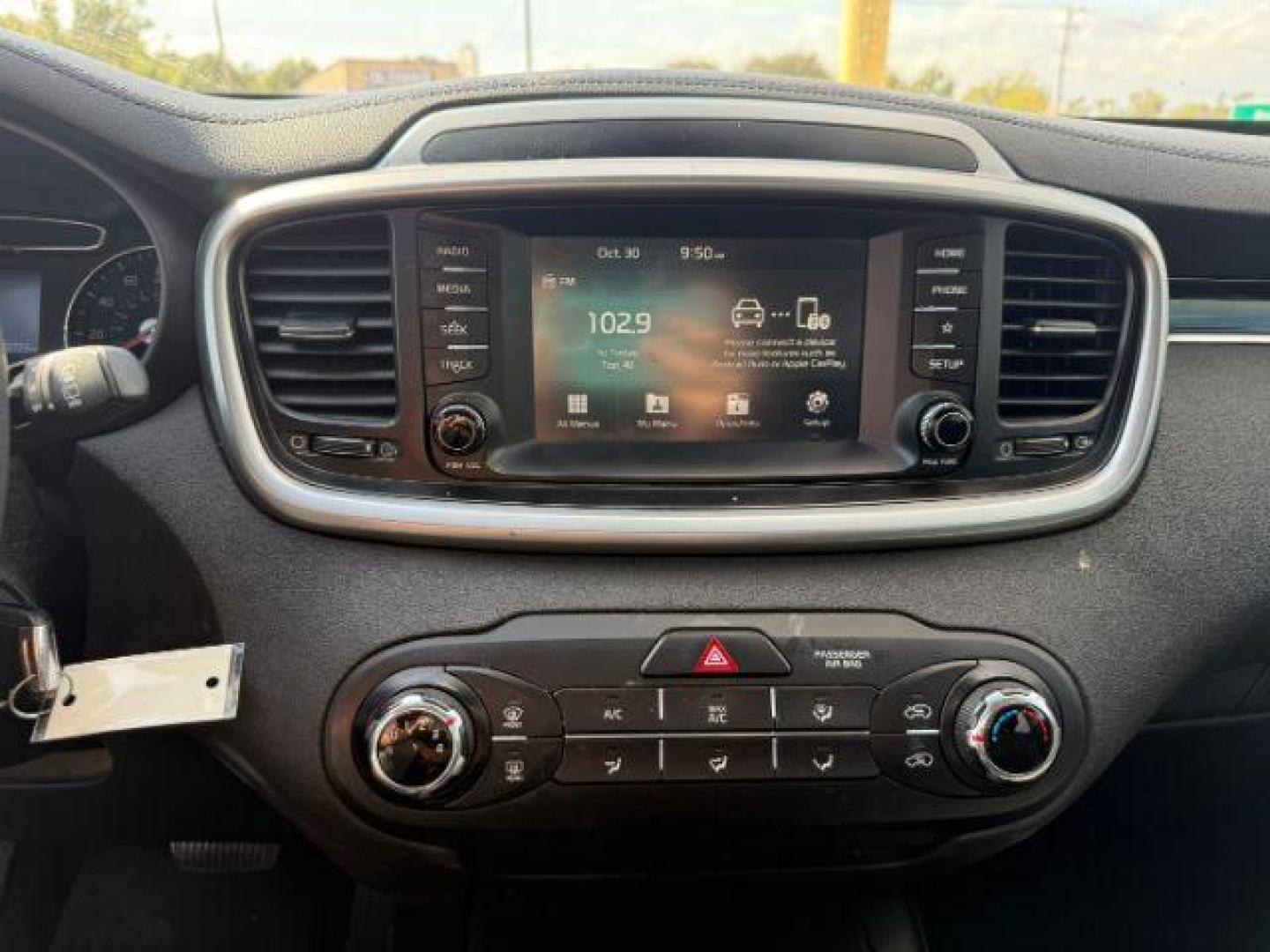 2019 BLACK Kia Sorento LX 2WD (5XYPG4A30KG) with an 2.4L L4 DOHC 16V engine, 6-Speed Automatic transmission, located at 2715 W Pioneer Pkwy, Arlington, TX, 76013, (817) 265-9009, 32.710262, -97.153236 - Photo#18