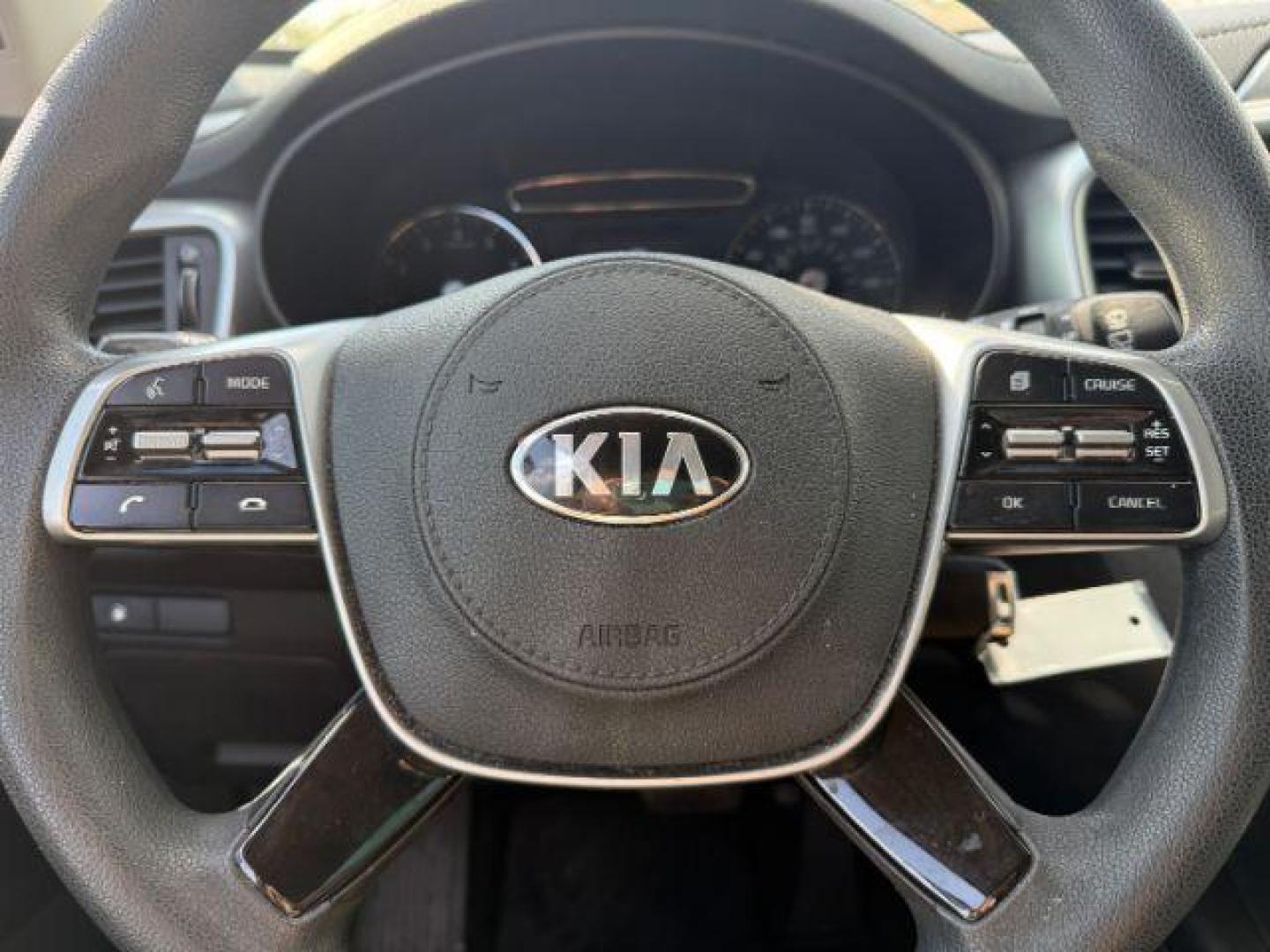 2019 BLACK Kia Sorento LX 2WD (5XYPG4A30KG) with an 2.4L L4 DOHC 16V engine, 6-Speed Automatic transmission, located at 2715 W Pioneer Pkwy, Arlington, TX, 76013, (817) 265-9009, 32.710262, -97.153236 - Photo#19