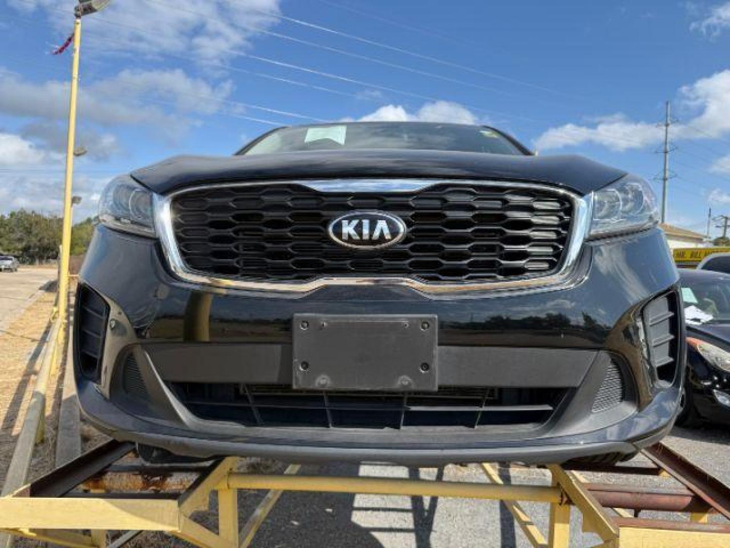 2019 BLACK Kia Sorento LX 2WD (5XYPG4A30KG) with an 2.4L L4 DOHC 16V engine, 6-Speed Automatic transmission, located at 2715 W Pioneer Pkwy, Arlington, TX, 76013, (817) 265-9009, 32.710262, -97.153236 - Photo#4