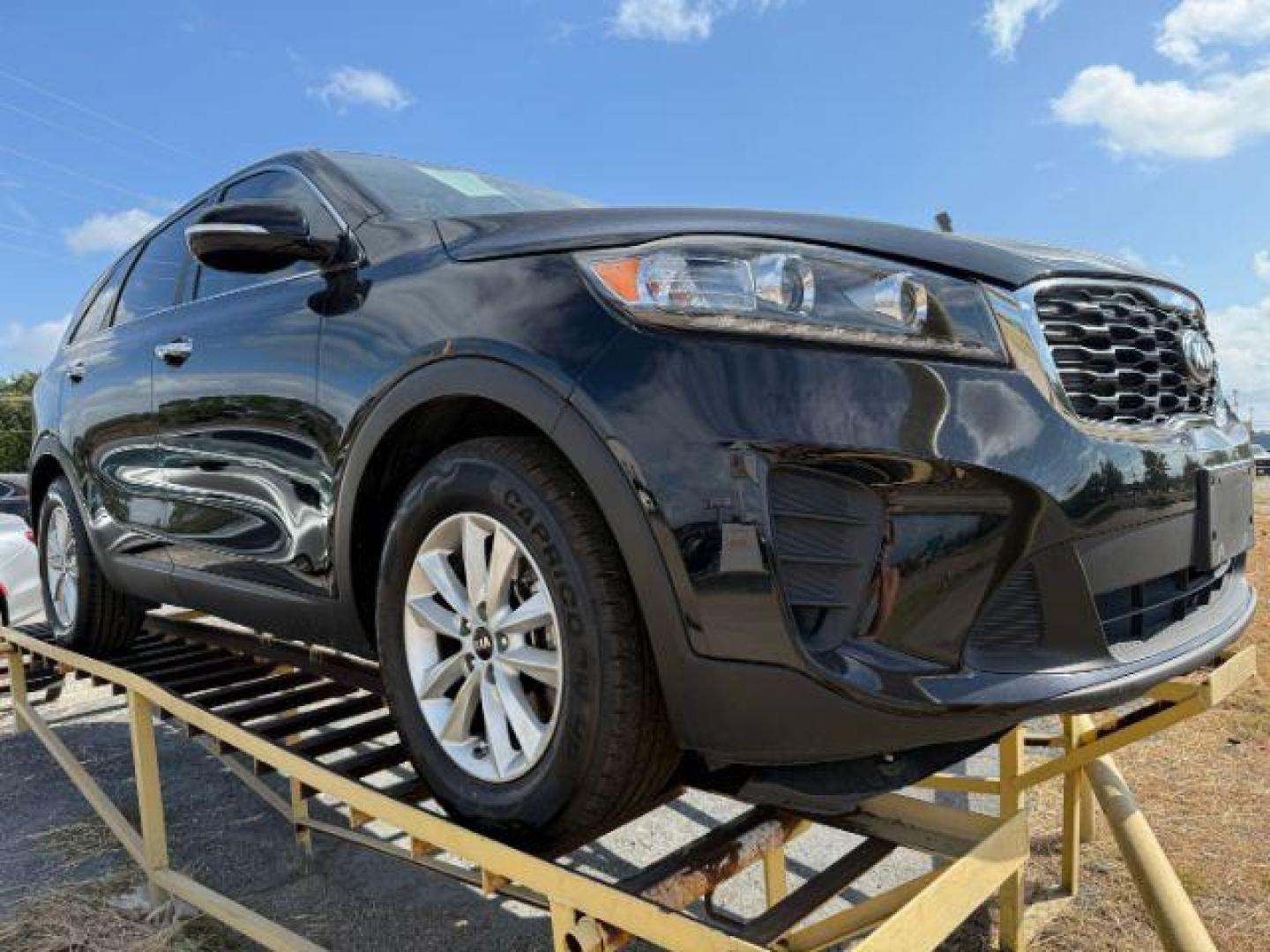 2019 BLACK Kia Sorento LX 2WD (5XYPG4A30KG) with an 2.4L L4 DOHC 16V engine, 6-Speed Automatic transmission, located at 2715 W Pioneer Pkwy, Arlington, TX, 76013, (817) 265-9009, 32.710262, -97.153236 - Photo#5