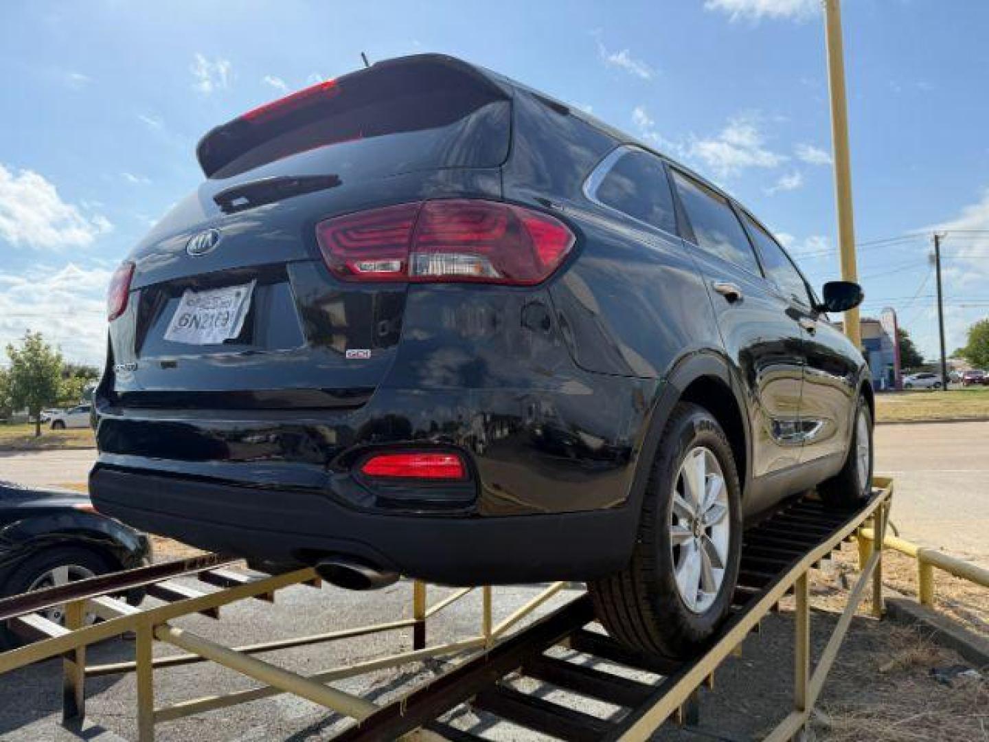 2019 BLACK Kia Sorento LX 2WD (5XYPG4A30KG) with an 2.4L L4 DOHC 16V engine, 6-Speed Automatic transmission, located at 2715 W Pioneer Pkwy, Arlington, TX, 76013, (817) 265-9009, 32.710262, -97.153236 - Photo#6