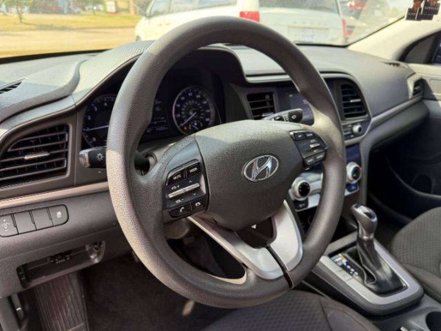 2019 SILVER Hyundai Elantra SE 6AT (5NPD74LFXKH) with an 1.8L L4 DOHC 16V engine, 6-Speed Automatic transmission, located at 2715 W Pioneer Pkwy, Arlington, TX, 76013, (817) 265-9009, 32.710262, -97.153236 - Photo#15