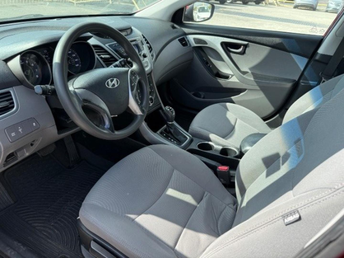 2014 RED Hyundai Elantra SE (5NPDH4AE1EH) , located at 2715 W Pioneer Pkwy, Arlington, TX, 76013, (817) 265-9009, 32.710262, -97.153236- Photo#13