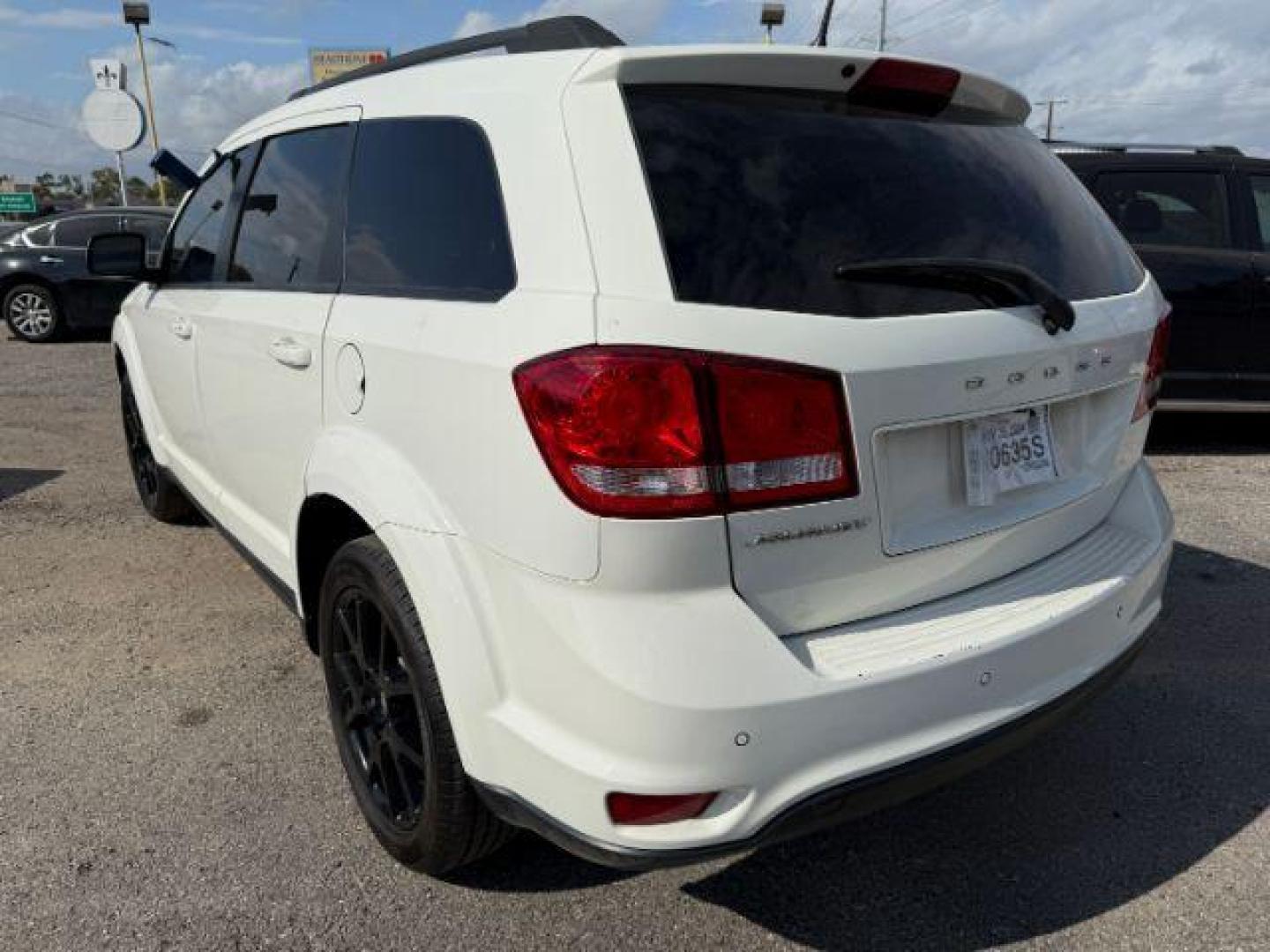 2019 WHITE Dodge Journey SE (3C4PDCBB1KT) with an 2.4L L6 DOHC 16V engine, 6-Speed Automatic transmission, located at 2715 W Pioneer Pkwy, Arlington, TX, 76013, (817) 265-9009, 32.710262, -97.153236 - Photo#9