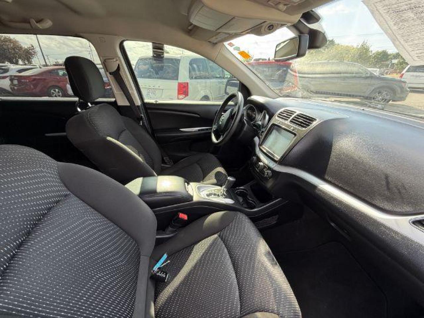 2019 WHITE Dodge Journey SE (3C4PDCBB1KT) with an 2.4L L6 DOHC 16V engine, 6-Speed Automatic transmission, located at 2715 W Pioneer Pkwy, Arlington, TX, 76013, (817) 265-9009, 32.710262, -97.153236 - Photo#11