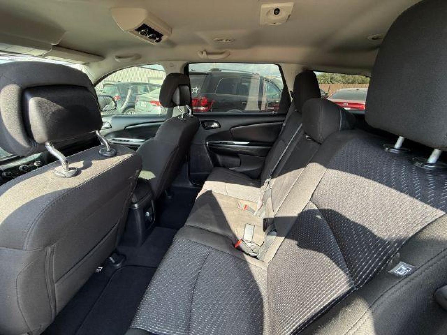 2019 WHITE Dodge Journey SE (3C4PDCBB1KT) with an 2.4L L6 DOHC 16V engine, 6-Speed Automatic transmission, located at 2715 W Pioneer Pkwy, Arlington, TX, 76013, (817) 265-9009, 32.710262, -97.153236 - Photo#12