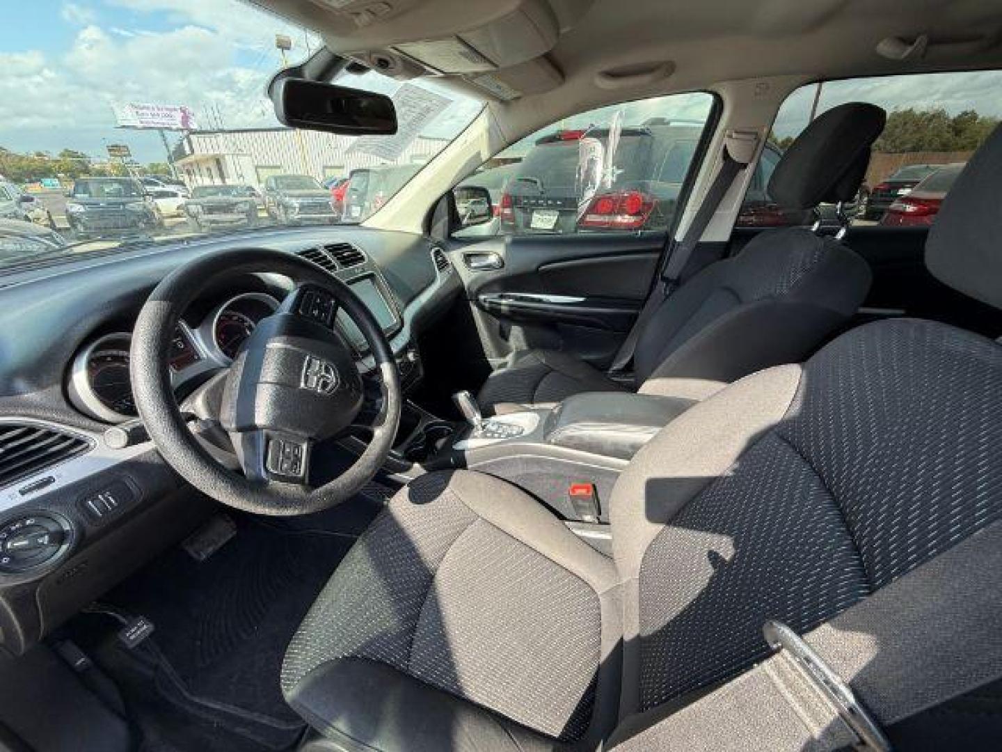 2019 WHITE Dodge Journey SE (3C4PDCBB1KT) with an 2.4L L6 DOHC 16V engine, 6-Speed Automatic transmission, located at 2715 W Pioneer Pkwy, Arlington, TX, 76013, (817) 265-9009, 32.710262, -97.153236 - Photo#14