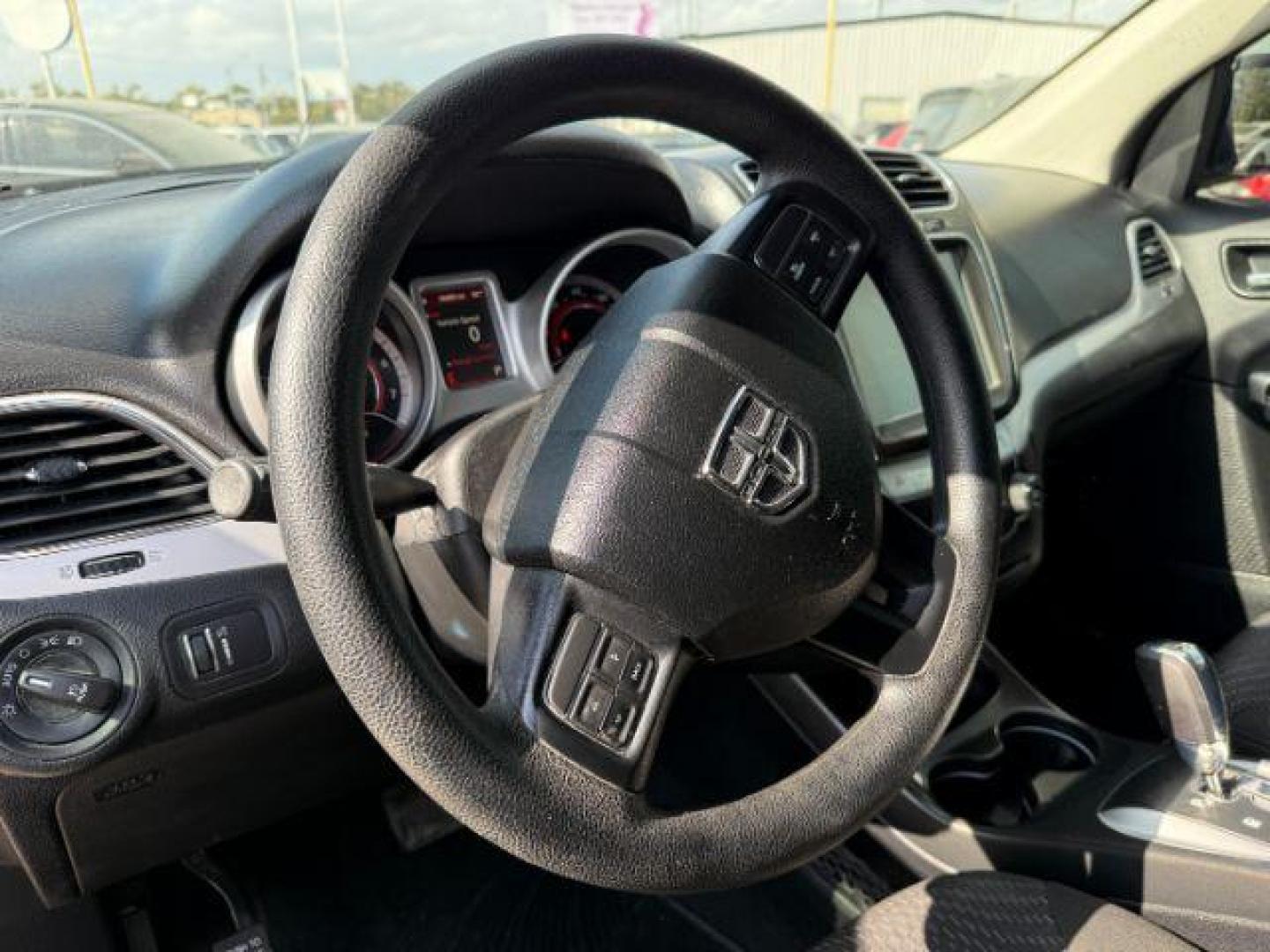 2019 WHITE Dodge Journey SE (3C4PDCBB1KT) with an 2.4L L6 DOHC 16V engine, 6-Speed Automatic transmission, located at 2715 W Pioneer Pkwy, Arlington, TX, 76013, (817) 265-9009, 32.710262, -97.153236 - Photo#15