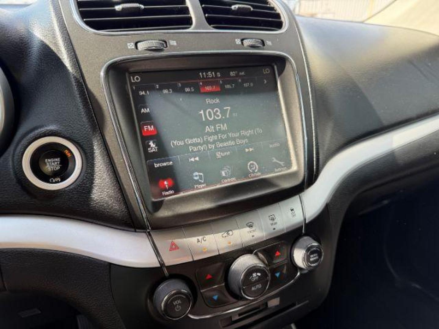 2019 WHITE Dodge Journey SE (3C4PDCBB1KT) with an 2.4L L6 DOHC 16V engine, 6-Speed Automatic transmission, located at 2715 W Pioneer Pkwy, Arlington, TX, 76013, (817) 265-9009, 32.710262, -97.153236 - Photo#17