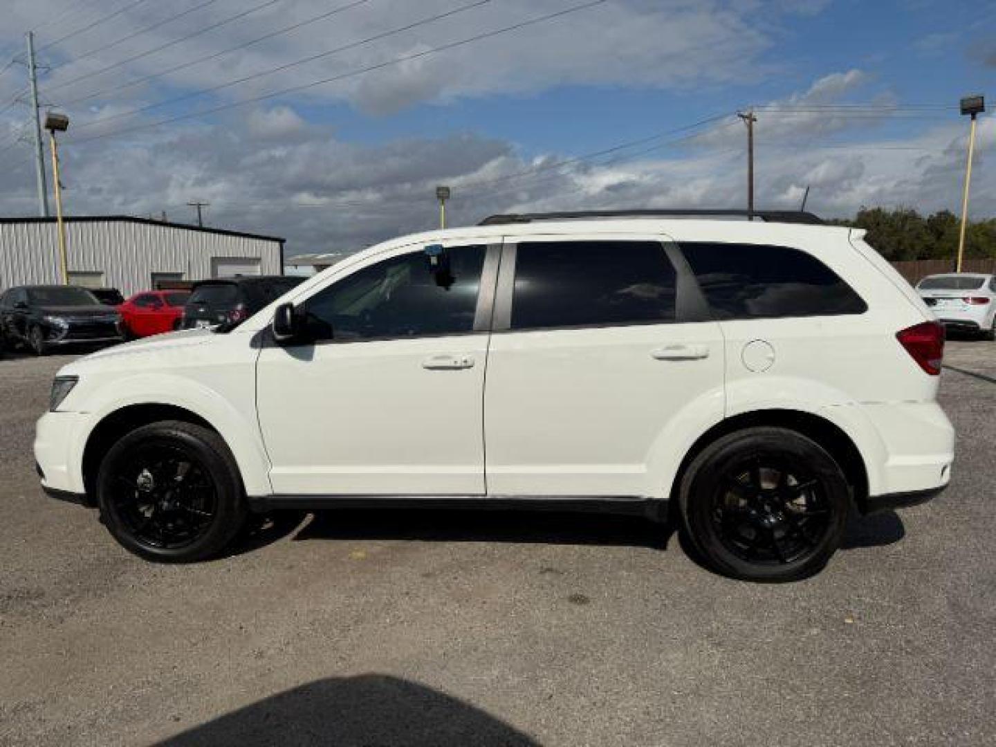 2019 WHITE Dodge Journey SE (3C4PDCBB1KT) with an 2.4L L6 DOHC 16V engine, 6-Speed Automatic transmission, located at 2715 W Pioneer Pkwy, Arlington, TX, 76013, (817) 265-9009, 32.710262, -97.153236 - Photo#2