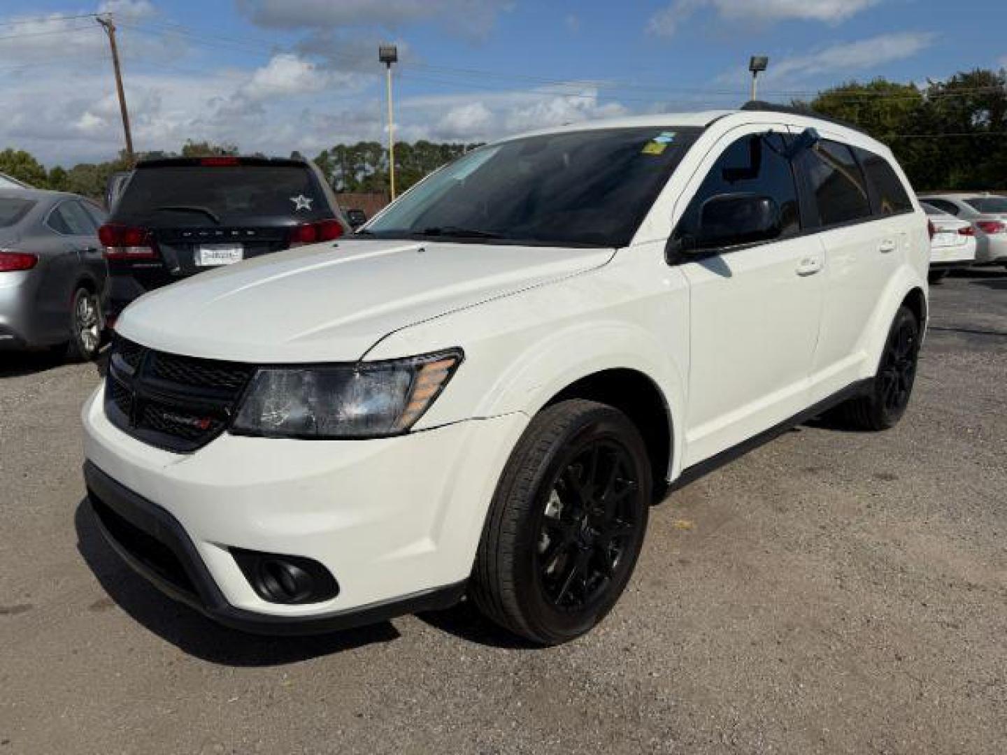 2019 WHITE Dodge Journey SE (3C4PDCBB1KT) with an 2.4L L6 DOHC 16V engine, 6-Speed Automatic transmission, located at 2715 W Pioneer Pkwy, Arlington, TX, 76013, (817) 265-9009, 32.710262, -97.153236 - Photo#3