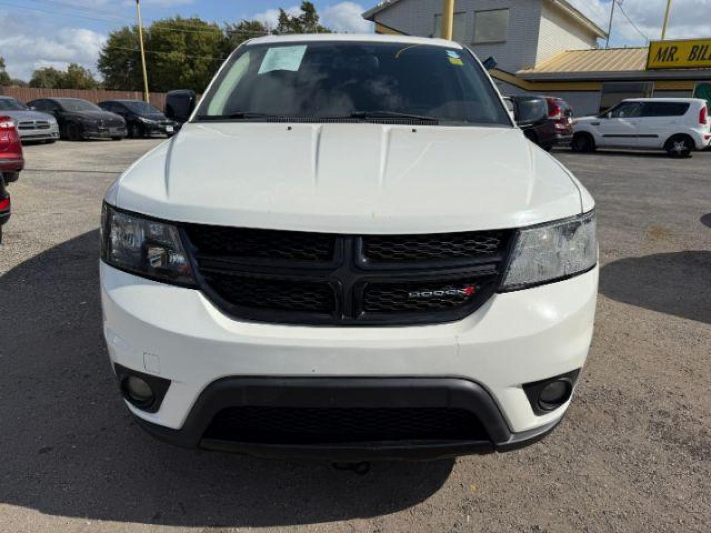 2019 WHITE Dodge Journey SE (3C4PDCBB1KT) with an 2.4L L6 DOHC 16V engine, 6-Speed Automatic transmission, located at 2715 W Pioneer Pkwy, Arlington, TX, 76013, (817) 265-9009, 32.710262, -97.153236 - Photo#4