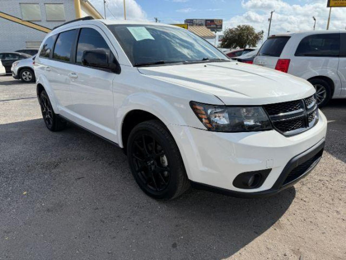 2019 WHITE Dodge Journey SE (3C4PDCBB1KT) with an 2.4L L6 DOHC 16V engine, 6-Speed Automatic transmission, located at 2715 W Pioneer Pkwy, Arlington, TX, 76013, (817) 265-9009, 32.710262, -97.153236 - Photo#5