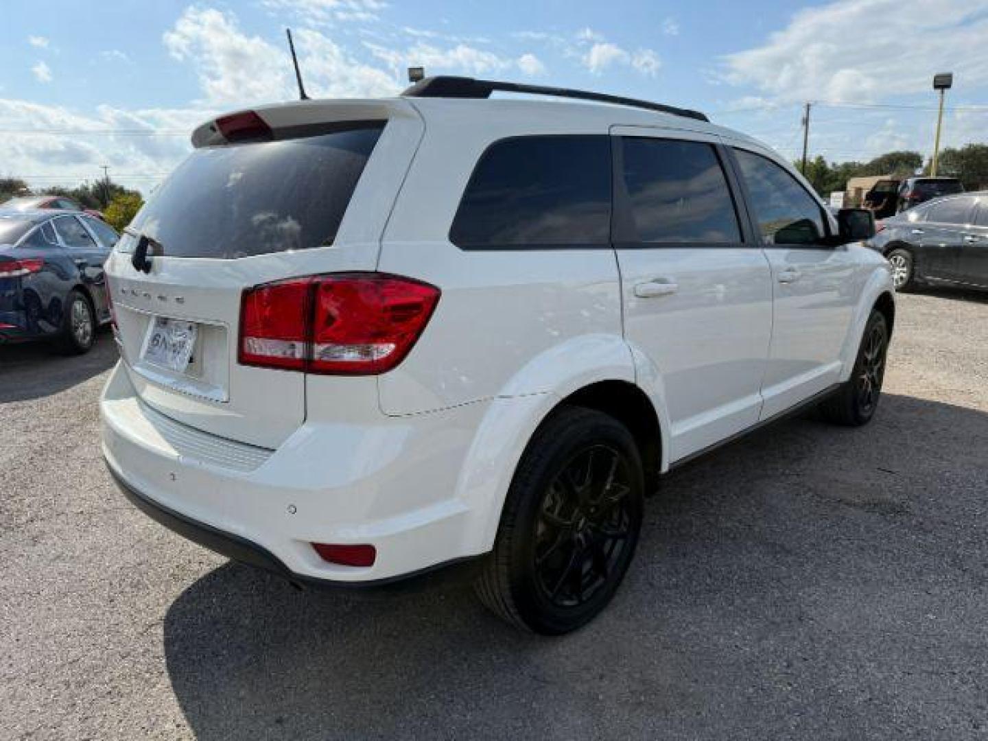 2019 WHITE Dodge Journey SE (3C4PDCBB1KT) with an 2.4L L6 DOHC 16V engine, 6-Speed Automatic transmission, located at 2715 W Pioneer Pkwy, Arlington, TX, 76013, (817) 265-9009, 32.710262, -97.153236 - Photo#7