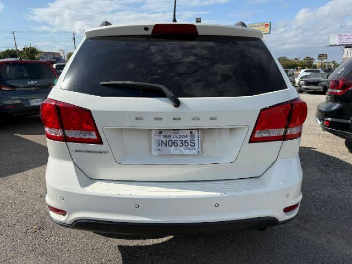 2019 WHITE Dodge Journey SE (3C4PDCBB1KT) with an 2.4L L6 DOHC 16V engine, 6-Speed Automatic transmission, located at 2715 W Pioneer Pkwy, Arlington, TX, 76013, (817) 265-9009, 32.710262, -97.153236 - Photo#8
