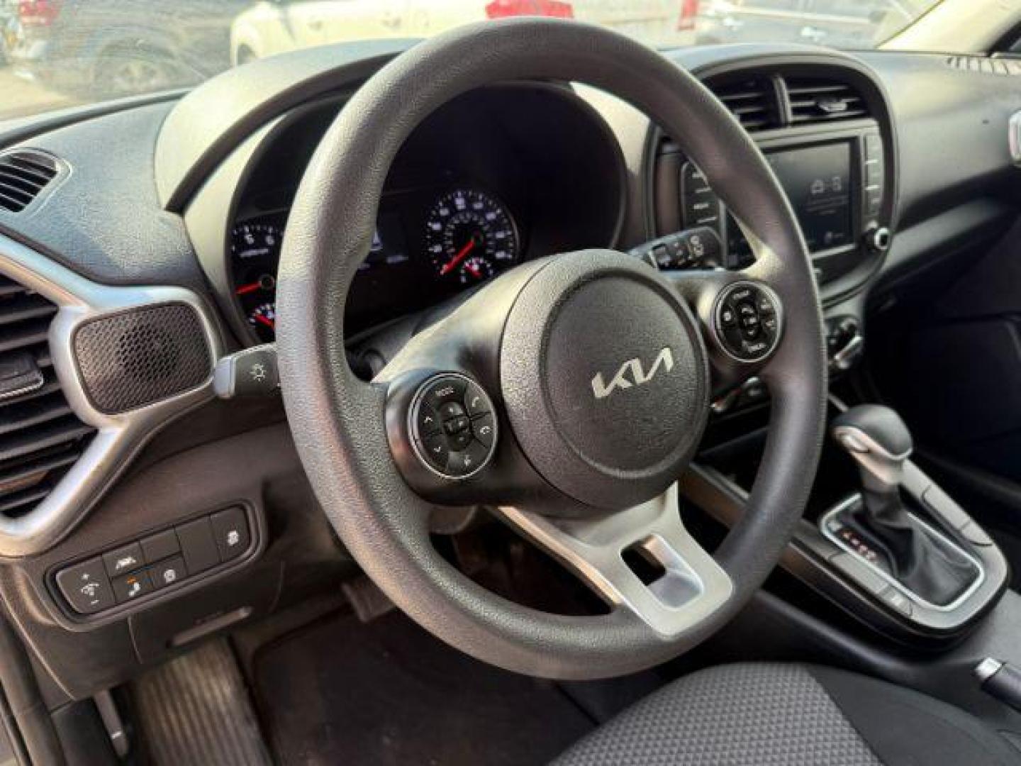 2022 GRAY Kia Soul LX CVT (KNDJ23AU1N7) with an 2.0L L4 DOHC 16V engine, Continuously Variable Transmission transmission, located at 2715 W Pioneer Pkwy, Arlington, TX, 76013, (817) 265-9009, 32.710262, -97.153236 - Photo#15