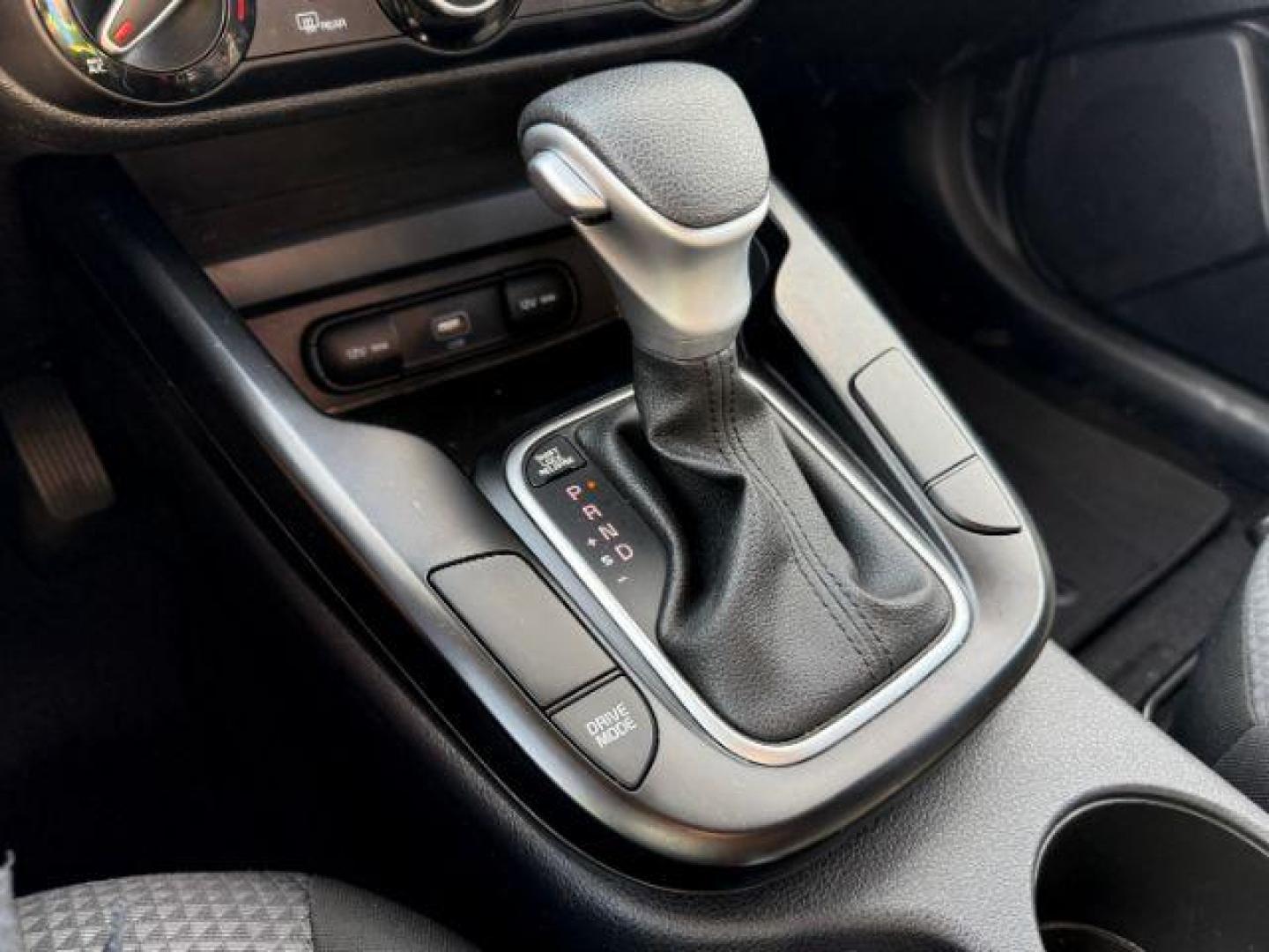 2022 GRAY Kia Soul LX CVT (KNDJ23AU1N7) with an 2.0L L4 DOHC 16V engine, Continuously Variable Transmission transmission, located at 2715 W Pioneer Pkwy, Arlington, TX, 76013, (817) 265-9009, 32.710262, -97.153236 - Photo#16
