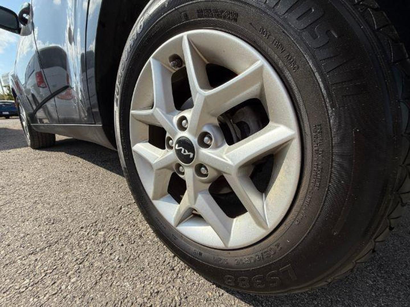 2022 GRAY Kia Soul LX CVT (KNDJ23AU1N7) with an 2.0L L4 DOHC 16V engine, Continuously Variable Transmission transmission, located at 2715 W Pioneer Pkwy, Arlington, TX, 76013, (817) 265-9009, 32.710262, -97.153236 - Photo#10