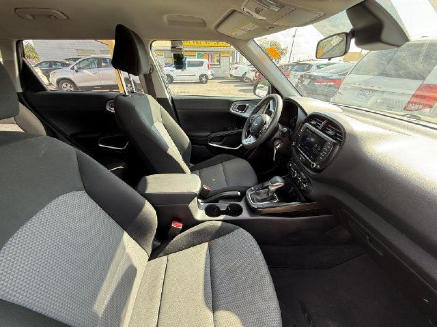 2022 GRAY Kia Soul LX CVT (KNDJ23AU1N7) with an 2.0L L4 DOHC 16V engine, Continuously Variable Transmission transmission, located at 2715 W Pioneer Pkwy, Arlington, TX, 76013, (817) 265-9009, 32.710262, -97.153236 - Photo#11
