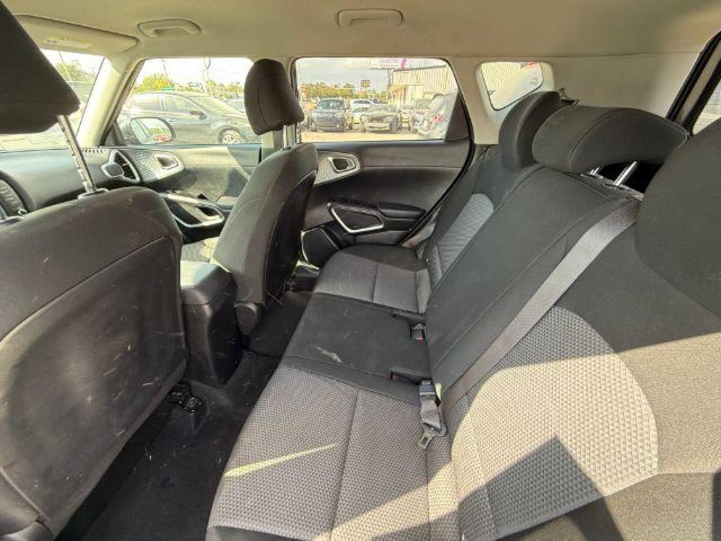 2022 GRAY Kia Soul LX CVT (KNDJ23AU1N7) with an 2.0L L4 DOHC 16V engine, Continuously Variable Transmission transmission, located at 2715 W Pioneer Pkwy, Arlington, TX, 76013, (817) 265-9009, 32.710262, -97.153236 - Photo#12