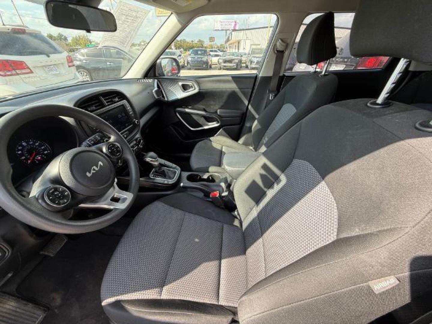 2022 GRAY Kia Soul LX CVT (KNDJ23AU1N7) with an 2.0L L4 DOHC 16V engine, Continuously Variable Transmission transmission, located at 2715 W Pioneer Pkwy, Arlington, TX, 76013, (817) 265-9009, 32.710262, -97.153236 - Photo#14