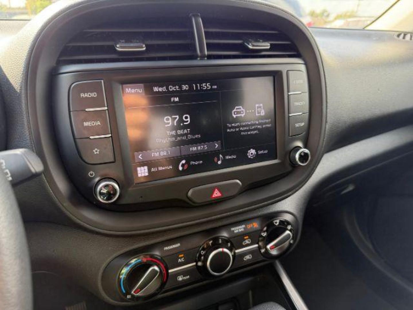 2022 GRAY Kia Soul LX CVT (KNDJ23AU1N7) with an 2.0L L4 DOHC 16V engine, Continuously Variable Transmission transmission, located at 2715 W Pioneer Pkwy, Arlington, TX, 76013, (817) 265-9009, 32.710262, -97.153236 - Photo#17