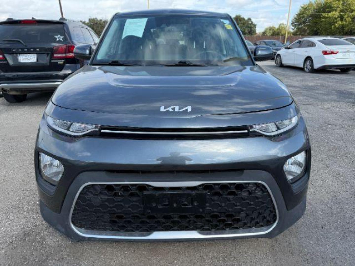 2022 GRAY Kia Soul LX CVT (KNDJ23AU1N7) with an 2.0L L4 DOHC 16V engine, Continuously Variable Transmission transmission, located at 2715 W Pioneer Pkwy, Arlington, TX, 76013, (817) 265-9009, 32.710262, -97.153236 - Photo#4
