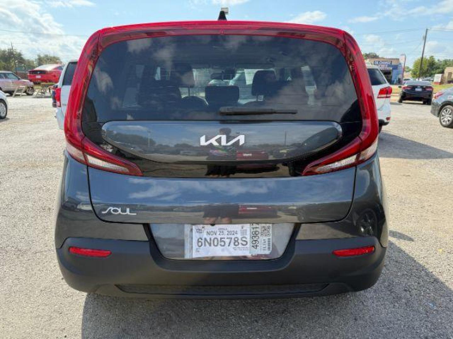 2022 GRAY Kia Soul LX CVT (KNDJ23AU1N7) with an 2.0L L4 DOHC 16V engine, Continuously Variable Transmission transmission, located at 2715 W Pioneer Pkwy, Arlington, TX, 76013, (817) 265-9009, 32.710262, -97.153236 - Photo#8
