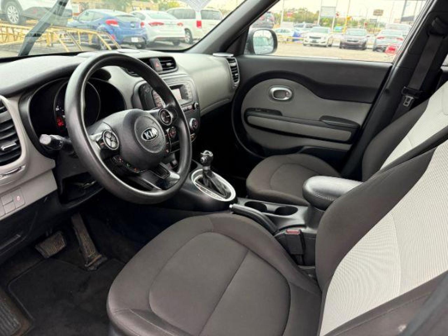 2016 BLACK Kia Soul Base 6A (KNDJN2A21G7) with an 1.6L L4 DOHC 16V engine, 6-Speed Automatic transmission, located at 2715 W Pioneer Pkwy, Arlington, TX, 76013, (817) 265-9009, 32.710262, -97.153236 - Photo#15
