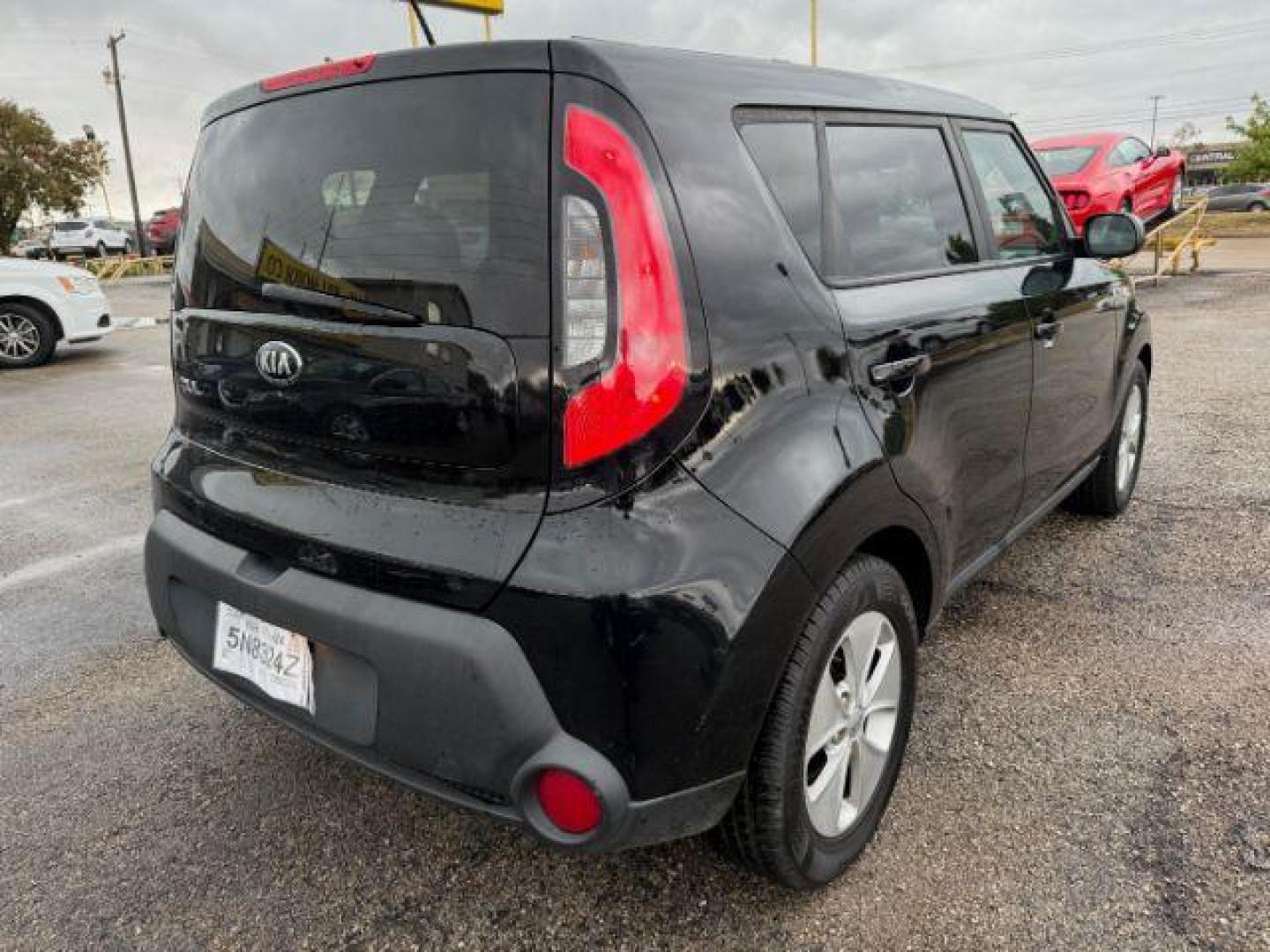 2016 BLACK Kia Soul Base 6A (KNDJN2A21G7) with an 1.6L L4 DOHC 16V engine, 6-Speed Automatic transmission, located at 2715 W Pioneer Pkwy, Arlington, TX, 76013, (817) 265-9009, 32.710262, -97.153236 - Photo#6
