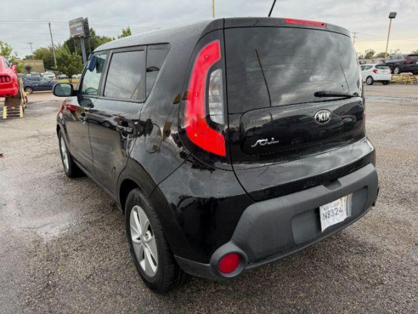 2016 BLACK Kia Soul Base 6A (KNDJN2A21G7) with an 1.6L L4 DOHC 16V engine, 6-Speed Automatic transmission, located at 2715 W Pioneer Pkwy, Arlington, TX, 76013, (817) 265-9009, 32.710262, -97.153236 - Photo#8