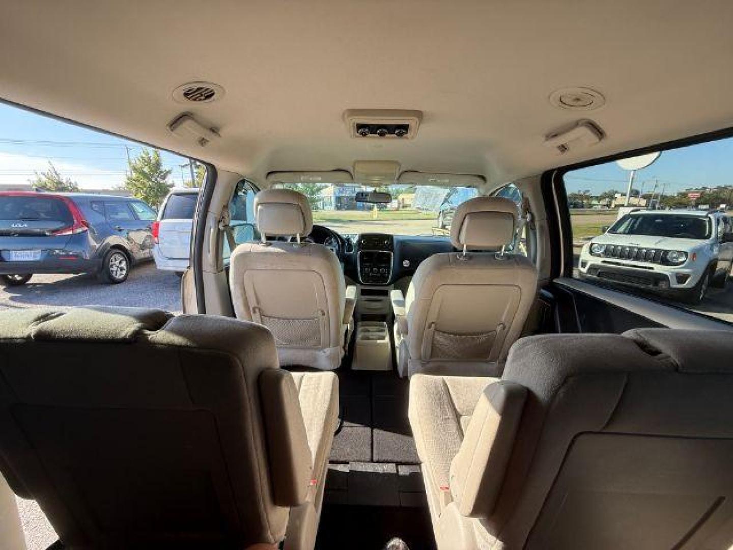 2014 TAN Dodge Grand Caravan SE (2C4RDGBGXER) with an 3.6L V6 DOHC 24V engine, 6-Speed Automatic transmission, located at 2715 W Pioneer Pkwy, Arlington, TX, 76013, (817) 265-9009, 32.710262, -97.153236 - Photo#11